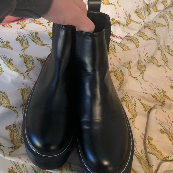 SOLD‼️Black Platform Chunky Chelsea Boot - Picture 2 of 5
